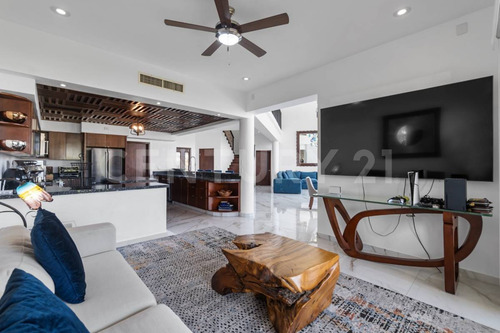 Casa En Venta En Grand Marina Villas, Nuevo Vallarta, Nayarit.
