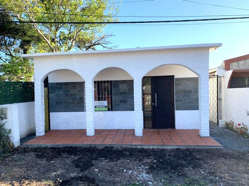 Inmobiliaria Costa Azul Vende Estrenar Casa De 4 Dormitorios, Mas Apartamento Completo En El Centro De La Paloma, Rocha.