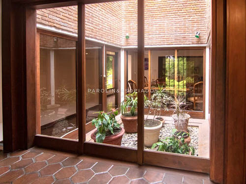Casa De Gran Tamaño En Venta En Zona Del Golf, Punta Del Este.