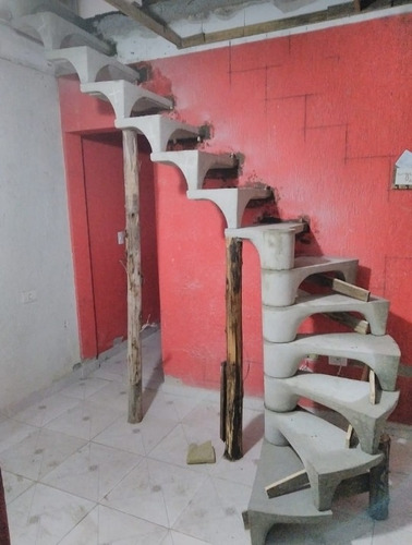 Imagem 2 de 8 de Escadas Pré Moldadas