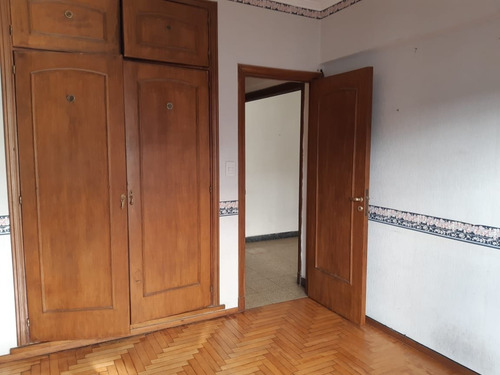 Venta Deparamento Tres Ambientes Con Balcón, Zona Centro Oportunidad!!