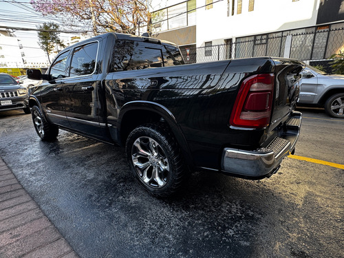 RAM Ram 5.7 Hemi Sport Black Package 4x4 At