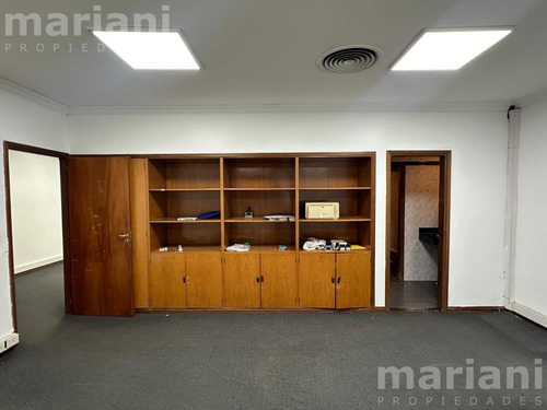 Alq - Local De 2.500m2 En 3 Plantas - Av. Belgrano 900