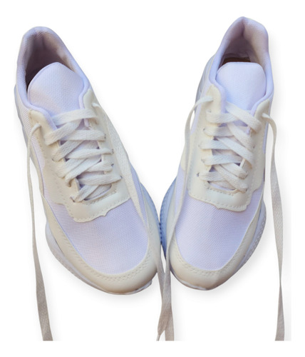 Zapatillas Blancas T38 (Usado)