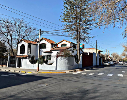 Venta Casa Estilo Colonial Con12 Dormitorios.