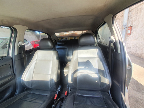 Imagem 6 de 6 de Volkswagen Voyage 1.0 8v Flex 2012