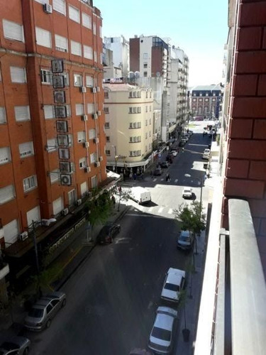 Imagen 2 de 8 de Temporada | 1 Ambiente A La Calle Con Balcón
