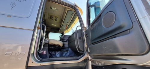 Imagem 4 de 10 de Volvo Fh 540 6x4 2012