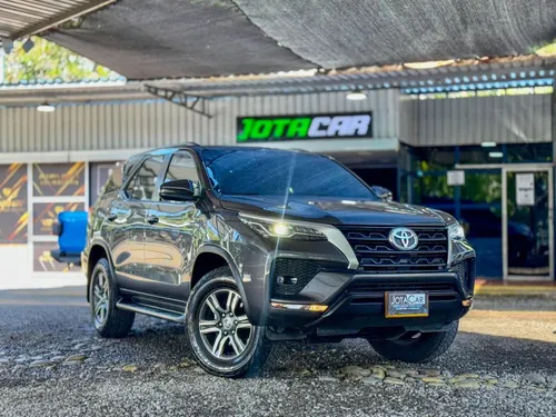 Toyota Fortuner 2.4 Diésel Sr 4X2