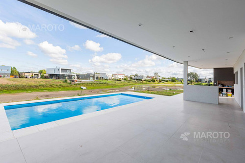 Imagen 17 de 30 de Casa En Venta A La Laguna En Canton Norte- Maroto Propiedades-