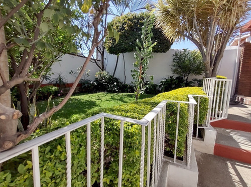 Casa En Un Solo Nivel En Venta En Jardines De Satelite, Cuernavaca Morelos.
