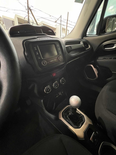 Imagen 20 de 22 de Jeep Renegade 2016 1.8 Sport