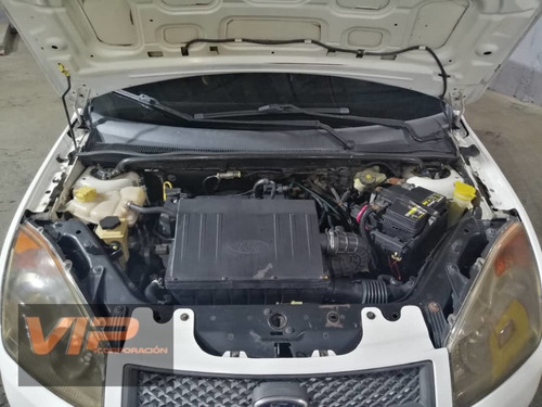 Imagen 11 de 12 de Ford Fiesta Max Sincronico