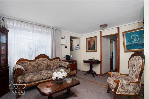Casa En Venta De 3 Dorm. En Las Condes