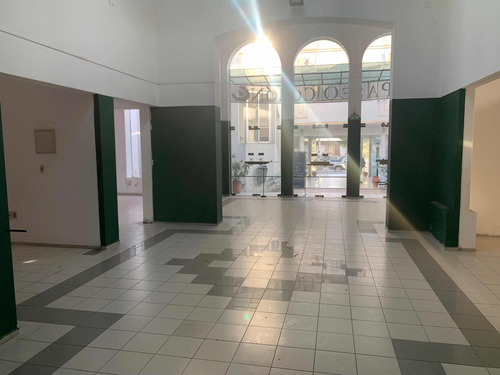 Alquiler De Locales Comerciales En Pleno Centro De Colon !!!