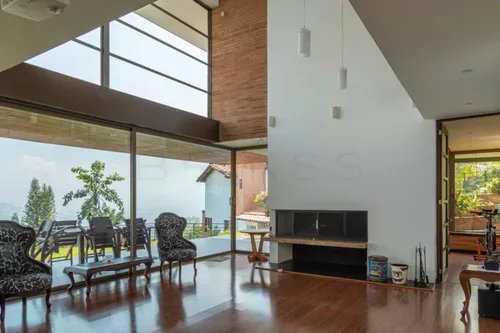 Casa En Venta En Las Lomitas. Cod V50990