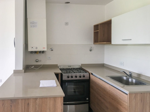 Imagen 3 de 5 de Venta De Amplio Departamento En Vista Canning.