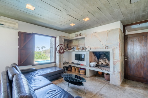 Excepcional Chalet De 2 Plantas Con Vista Al Mar!- Ref: 2245