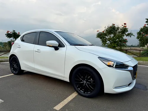 Mazda 2 1.5 Grand Touring Lx blindaje 2