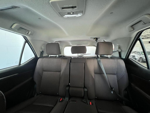 Imagen 6 de 12 de Toyota 2017 Hilux Sw4 Tdi Sr 5as Mt L/16