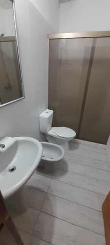 Venta De Ph Casa De Bajos 2 Dormitorios, Garage Y Patio De 40m2 En Punta Gorda