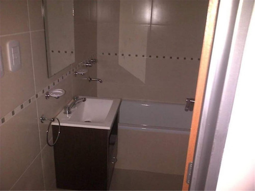 Imagen 2 de 5 de Impecable Y Luminoso Departamento En Venta En Moron