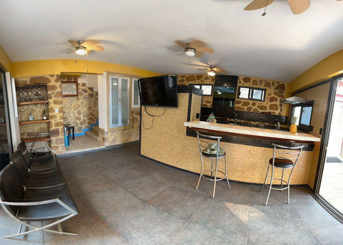 Casa Con Alberca En Privada Con Acceso Y Vista Al Lago De Tequesquitengo