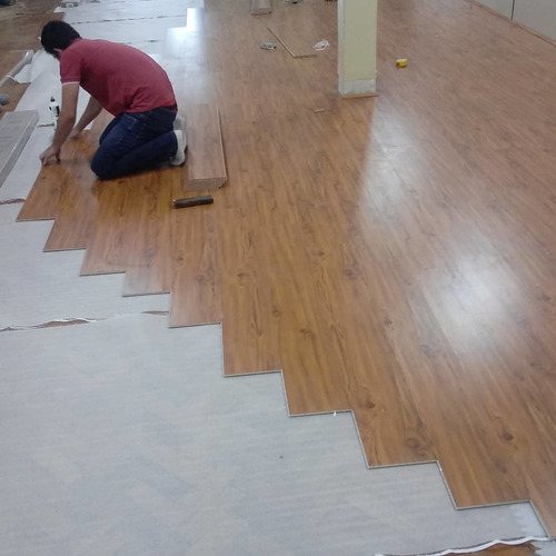 Imagem 5 de 5 de Instalação De Piso Vinilico E Laminado.