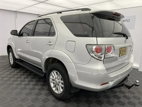 Toyota Fortuner 2.7 Urbana 4x2