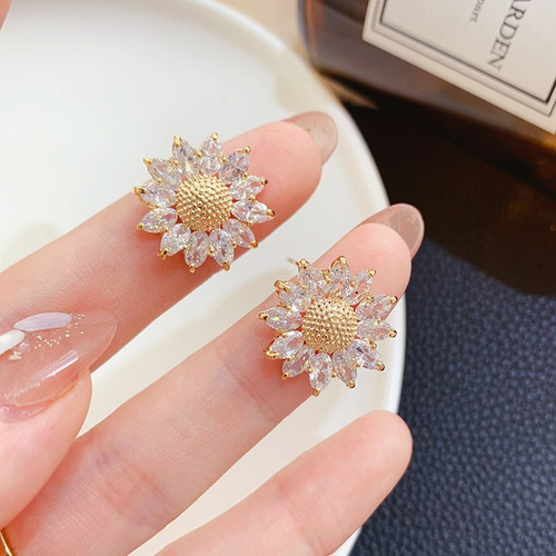 Imagen 4 de 6 de Kit Collar De Girasol Oro 18k Aretes Cadena Diamantada Mujer