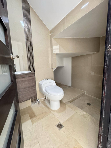 Liliana Martinez Apartamento En Alquiler. Resd. Gran Mandalay, Urb. El Bosque, Valencia