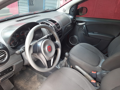 Imagem 4 de 9 de Fiat Grand Siena 2014 1.4 Attractive Flex 4p