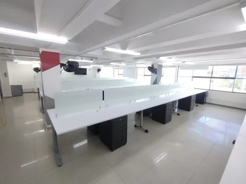 Oficina Amoblada Call Center 118m