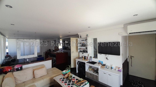 Hermoso Apartamento De 3 Niveles En Jorge Coll