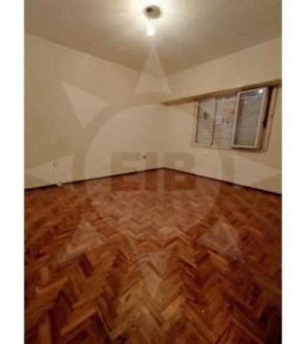 Imagen 2 de 10 de Gran Oportunidad! Casa De 2 Dormitorios En Ph | B. 7 Jefes
