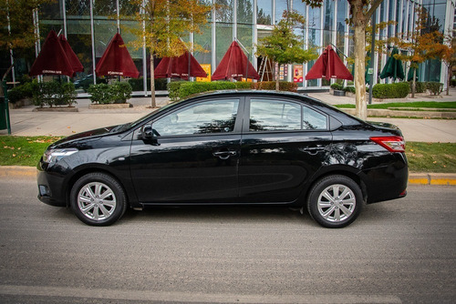 Imagen 5 de 16 de 2016 Toyota Yaris Sedan - Gli 1.6 - Bajo Km (14.500)
