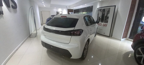 Imagen 7 de 23 de Peugeot 208 Allure Pack 1.6 Tiptronic 2023