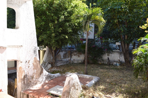 Ubicadísima Propiedad En Venta Como Terreno !