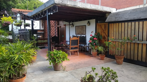 Casa En Venta En El Marques, Avenida Caicara. Mg 105