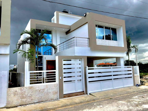 Casa Nueva Ubicada En El Residencial Romana Del Oeste, La Ro