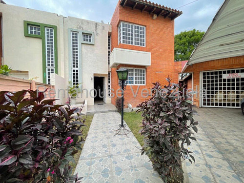 Jip 25-16988. Rent-a-house Vende Hermoso Townhouse De 261 Mts2, 5 Hab, 4 Baños, El Urbanismo Cuenta Con Cancha, Parque Infantil Conectado A Pozo Y Mucho Mas. En Urb. Araguama Country, Maracay.