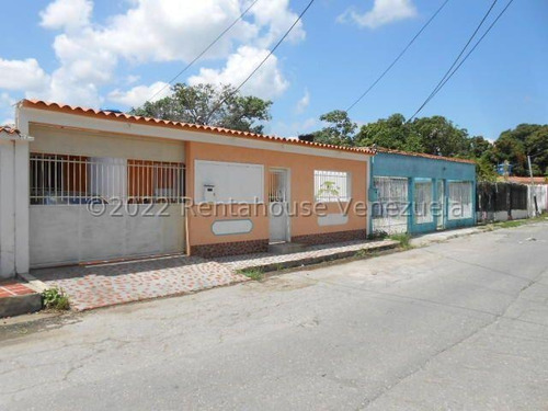 Casa En Venta En La Esmeralda Maracay Aragua 24-15140 Irrr