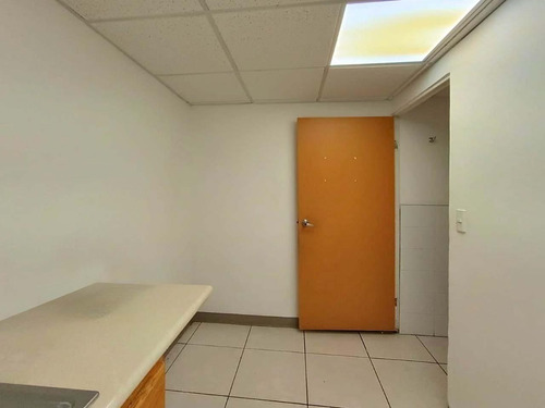 Local Comercial En Renta En Planta Baja En Av. Constituyentes, Querétaro, Querétaro