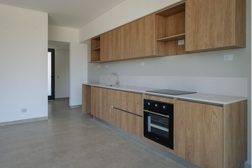 Townhouse En Alquiler En Luciérnagas 5 Ambientes