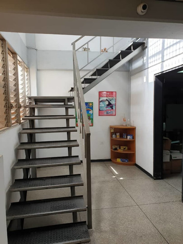 Imagen 3 de 7 de Edificio 1070 M2, Uso Oficina/comercial / Industrial