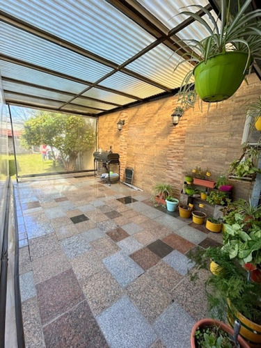 Lujan 1300 - Lanus Este - Excelente Chalet 5 Amb Con Parque Y Pileta! Impecable
