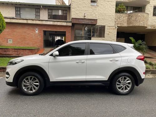 Imagen 5 de 7 de Vendemos Hyundai New Tucson Limited 2.000 C.c. Mecánica