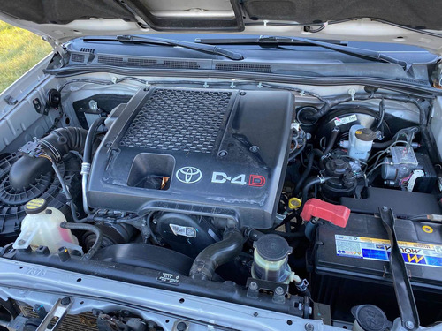 Toyota Hilux Srv 3.0 (permuto)