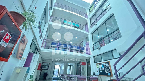 15% Bajo Tasación. Edificio De 4 Pisos De Múltiples Espacios