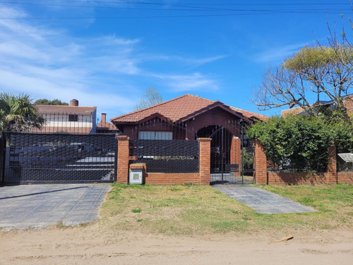 Casa De 4 Ambientes En Mar De Ajo (1502)